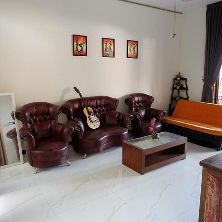 Bromo Venture Hostel Проболинго Екстериор снимка