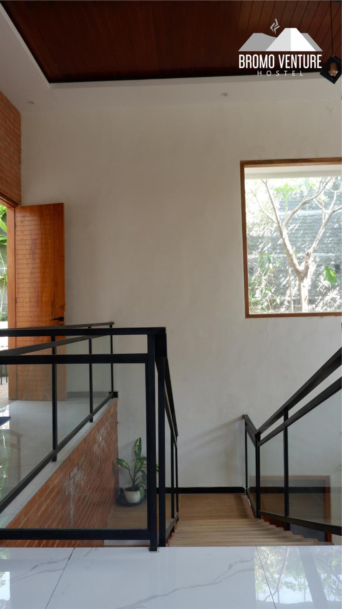 Bromo Venture Hostel Проболинго Екстериор снимка