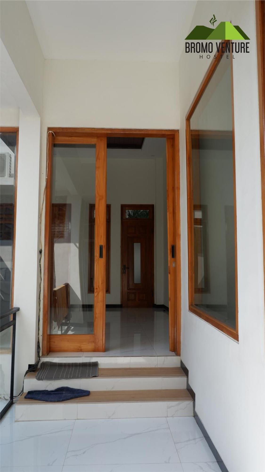 Bromo Venture Hostel Проболинго Екстериор снимка