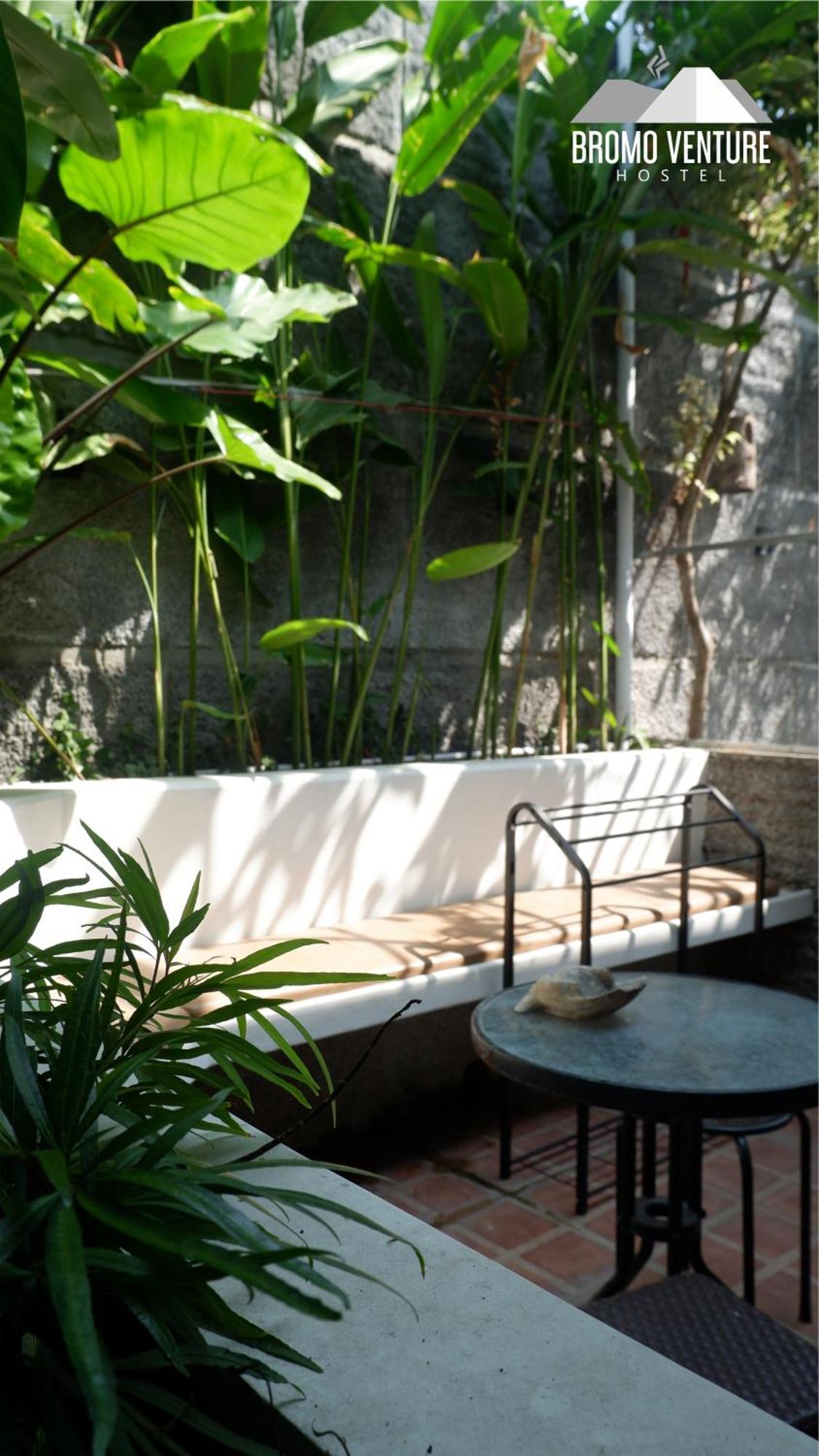 Bromo Venture Hostel Проболинго Екстериор снимка