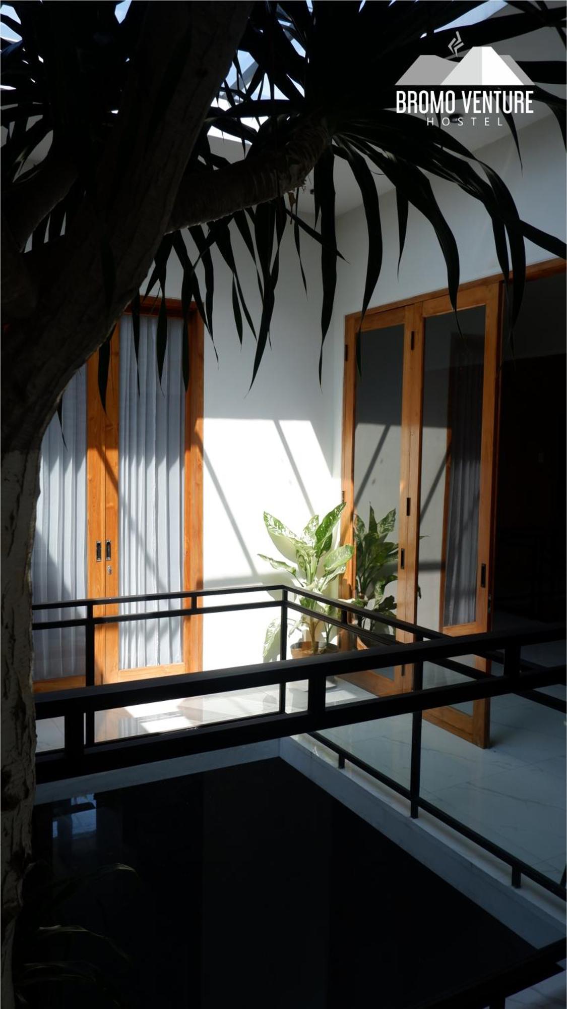 Bromo Venture Hostel Проболинго Екстериор снимка