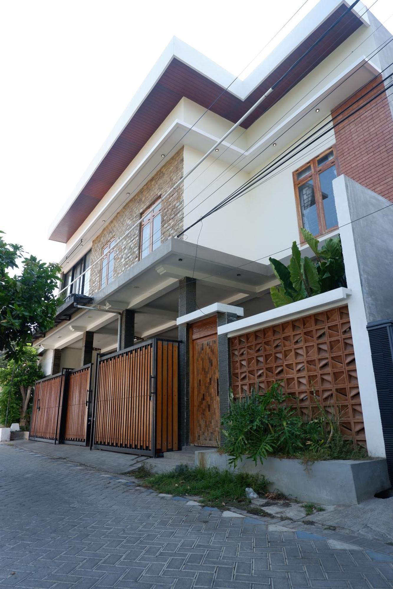 Bromo Venture Hostel Проболинго Екстериор снимка